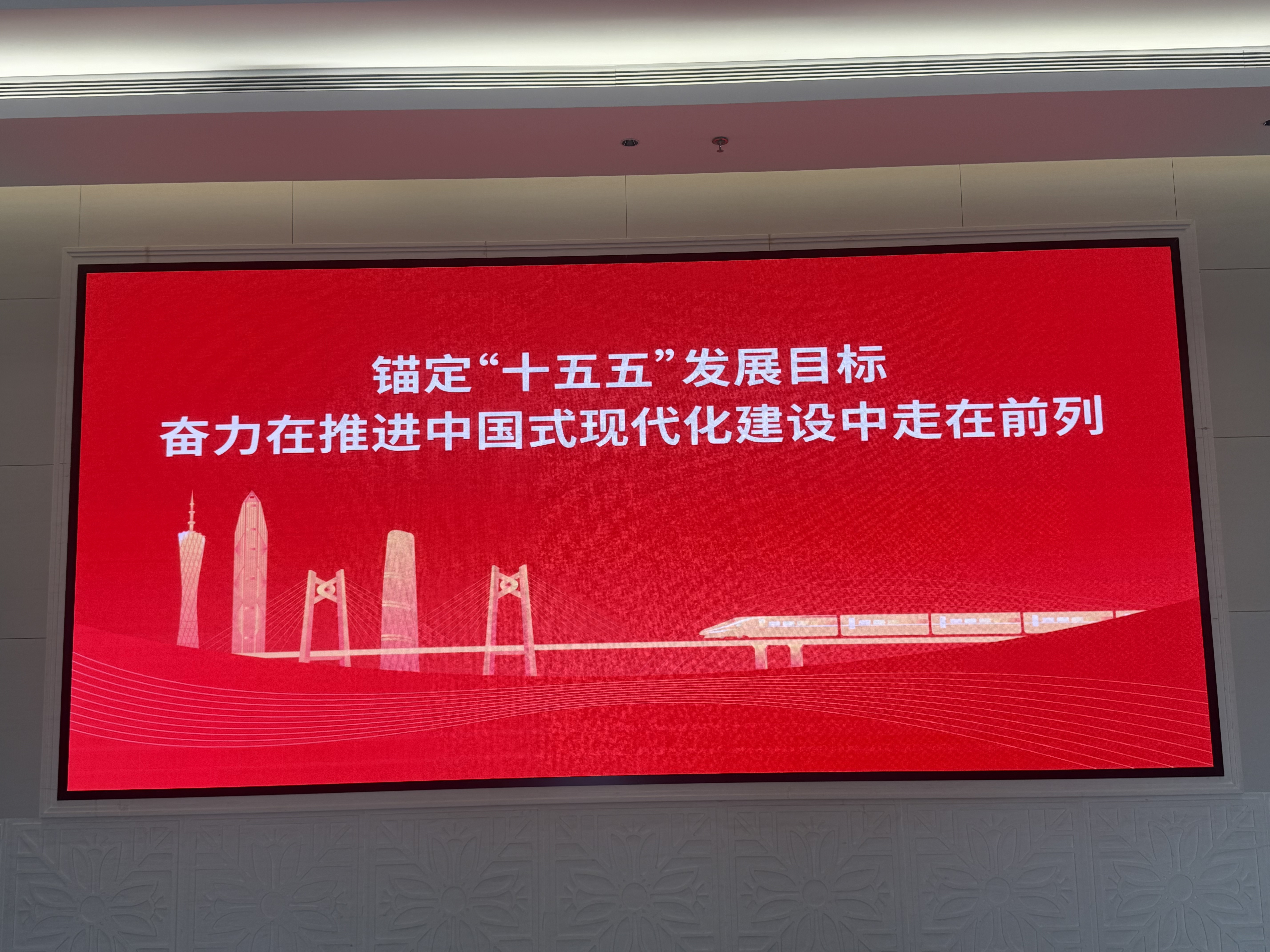 廣東省委黨校LED顯示屏項(xiàng)目 屏1屏2： 中視P2（640*480/640*640）：3.84*2.24 屏3屏4：中視 P2（640*480）：4.16*2.4 屏5圖書(shū)館：中視 P2（640*480）：2.56*1.44